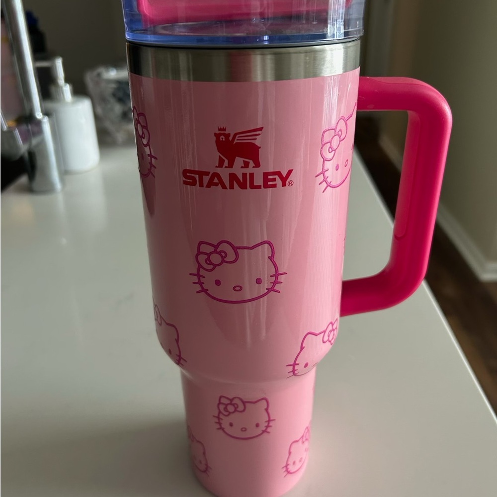 Hello Kitty X Stanley 40 oz.